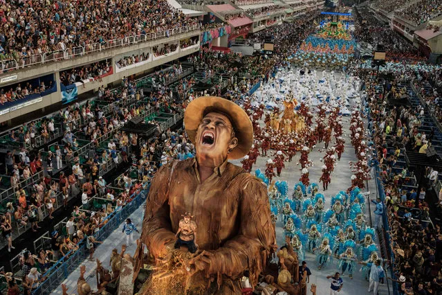 Revellers of the Portela Samba School, the champion of the 2017 Rio Carnival, perform in the Champions' Parade at the Sambadrome in Rio, Brazil, on March 5, 2017. (Photo by Yasuyoshi Chiba/AFP Photo)