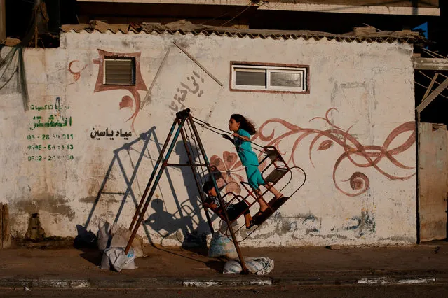 Palestinian children play on a swing at Al-Shatee Refugee Camp in Gaza City on July 3, 2019. (Photo by Mohammed Abed/AFP Photo)