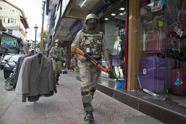 Indian paramilitary soldiers patrol in  Srinagar, Indian controlled Kashmir, Wednesday, July 1, 2015. The wide-ranging powers granted to Indian soldiers in Kashmir have fuelled a cycle of impunity for human rights violations in the troubled Himalayan region, Amnesty International said Wednesday. (Photo by Dar Yasin/AP Photo)