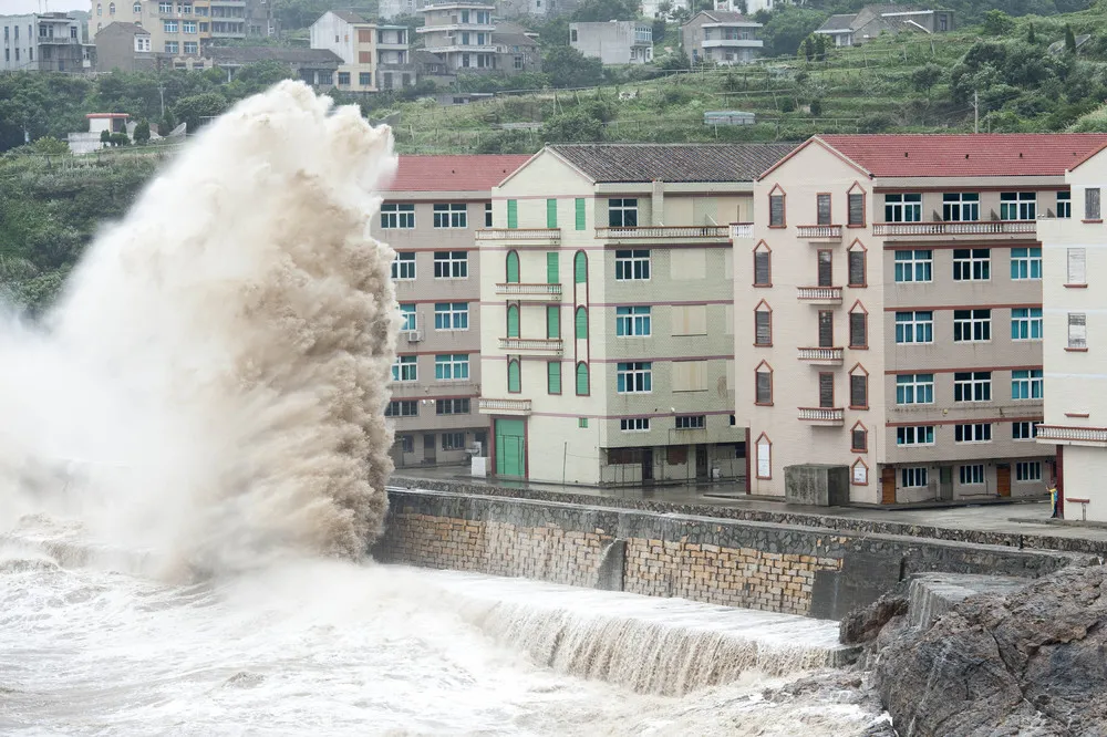 Typhoon Chan-Hom Lashes China