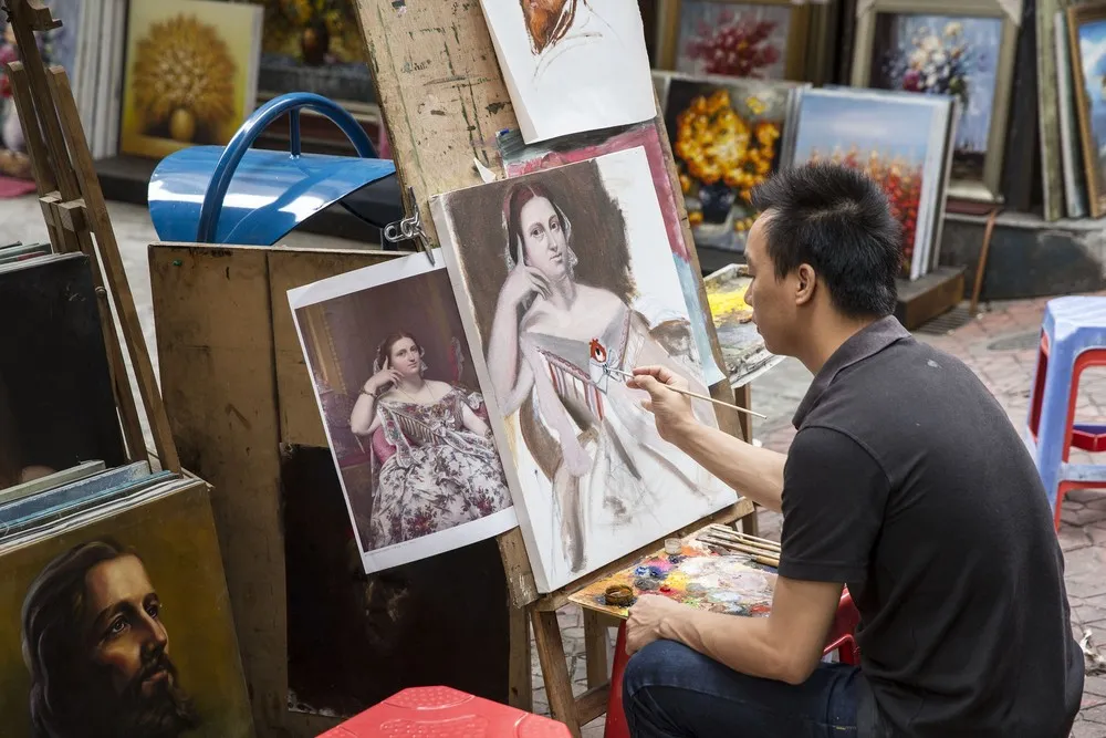Artist Imitators Thrive in China's Famous Oil Painting Village