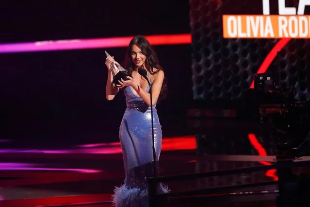 Olivia Rodrigo receives an award for New Artist of the Year at the 49th Annual American Music Awards at the Microsoft Theatre in Los Angeles, California, U.S., November 21, 2021. (Photo by Mario Anzuoni/Reuters)