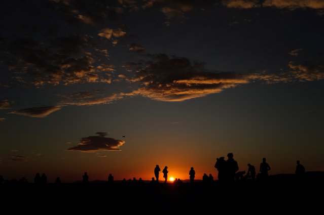 People walk at the sunset on the “Promenade des anglais” in Nice, south eastern France, on november 17, 2024. (Photo by Valery Hache/AFP Photo)