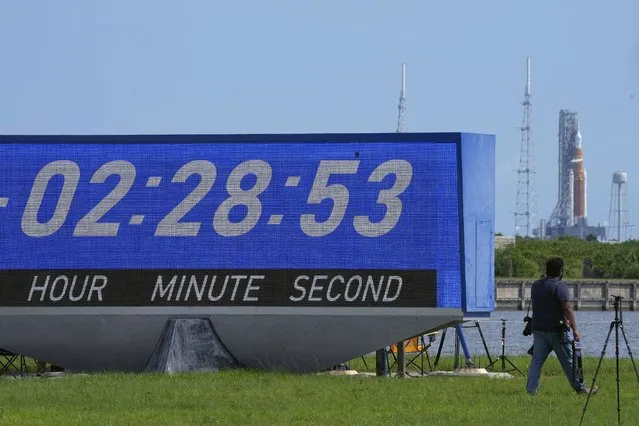 The countdown clock is stopped as NASA's new moon rocket sits on Launch Pad 39-B after the launch was scrubbed at the Kennedy Space Center Saturday, September 3, 2022, in Cape Canaveral, Fla. (Photo by Chris O'Meara/AP Photo)