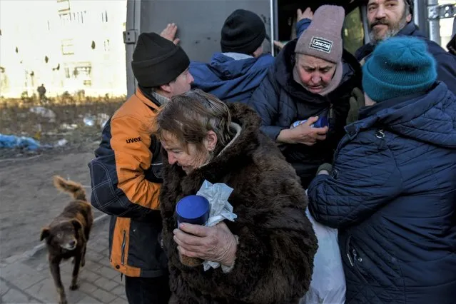 Local residents receive humanitarian aid in Bakhmut, Donetsk region, eastern Ukraine, 24 January 2023. Despite Ukrainian authorities requesting residents to evacuate from the frontline territories, some 8,000 of around 71,000 people living in the area have refused to leave their homes.There is no working infrastructure left - no electricity, heating, water or gas, and due to the ever-present risk of Russian shelling, people mostly spend their time in shelters or the basements of their buildings. Russian troops entered Ukraine on 24 February 2022 starting a conflict that has provoked destruction and a humanitarian crisis. (Photo by Oleg Petrasyuk/EPA/EFE)