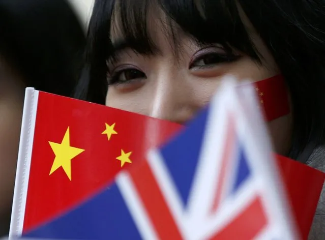 A supporter of China's President Xi Jinping waits on the Mall for him to pass during his ceremonial welcome, in London, Britain, October 20, 2015. (Photo by Peter Nicholls/Reuters)