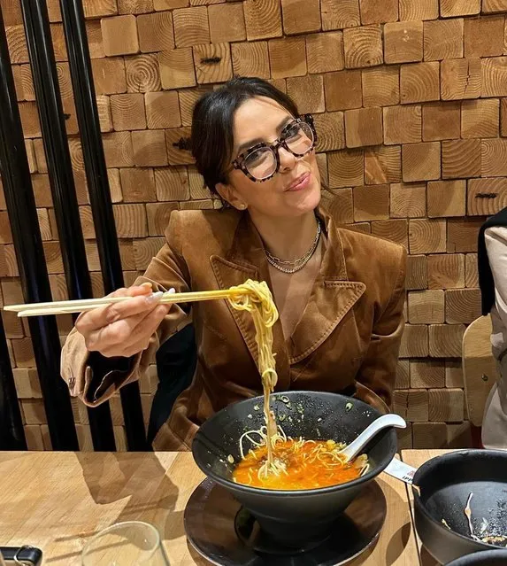 American actress Eva Longoria in the last decade of March 2023 encourages her fans to “always say yes to ramen”. (Photo by evalongoria/Instagram)