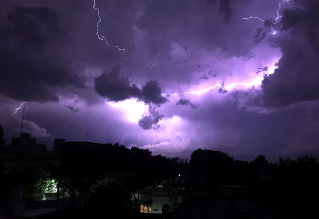 Lightning strikes over Chacarita neighborhood during a thunderstorm in Buenos Aires, Argentina December 22, 2017. (Photo by Marcos Brindicci/Reuters)