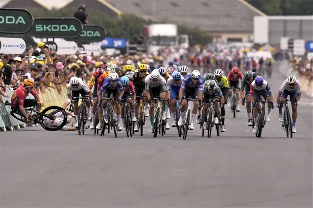 Norways's Torstein Traeen, left, crashes as the pack sprints to the finish during the fourth stage of the Tour de France cycling race over 182 kilometers (113 miles) with start in Dax and finish in Nogaro, France, Tuesday, July 4, 2023. (Phoot by Daniel Cole/AP Photo)