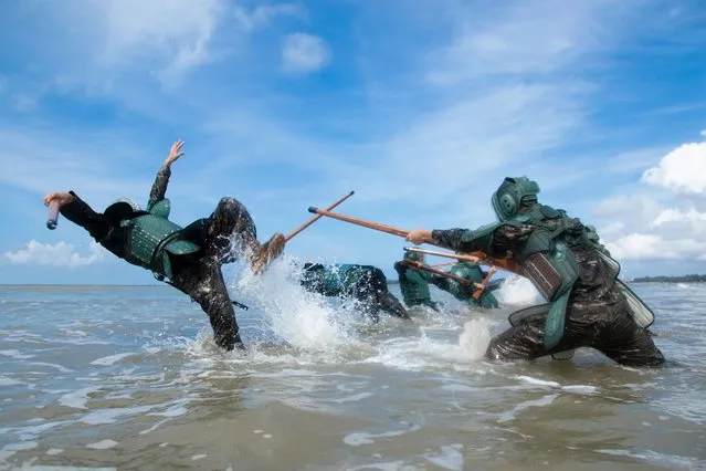 Armed police officers and soldiers strengthen their training in seawater in Fangchenggang City, Guangxi Province, China on July 24, 2023. (Photo by Costfoto/NurPhoto/Rex Features/Shutterstock)
