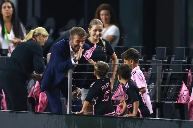 (L-R) Co-owner David Beckham of Inter Miami CF gives the sons of Lionel Messi #10 high fives following a severe weather delay prior to the Leagues Cup 2023 Round of 32 match between Orlando City SC and Inter Miami CF at DRV PNK Stadium on August 02, 2023 in Fort Lauderdale, Florida. (Photo by Hector Vivas/Getty Images)
