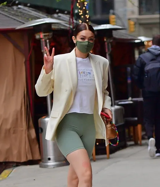 American model Gigi Hadid flashes the peace sign as she arrives at her apartment in New York on April 21, 2021. (Photo by Backgrid USA)