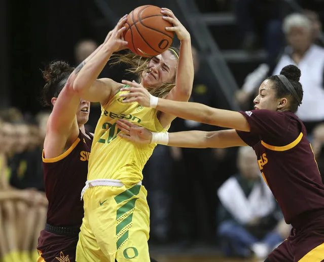 Arizona State's Robbi Ryan, left, and Reili Richardson, right, defend against Oregon's Sabrina Ionescu near the end of an NCAA college basketball game Friday, January 18, 2019, in Eugene, Ore. Ionescu was fouled on the play. (Photo by Chris Pietsch/AP Photo)