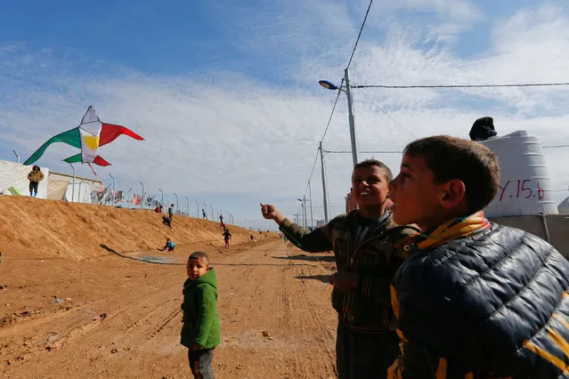 Displaced Iraqi children launch a kite at Khazer camp, Iraq February 1, 2017. (Photo by Ahmed Saad/Reuters)