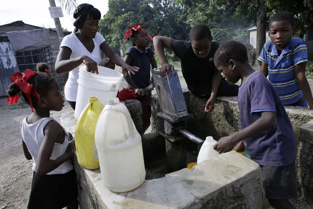 Haitians fill containers with water at a fountain in Port-au-Prince, Haiti, March 2, 2016. March 22 marks World Water Day. (Photo by Andres Martinez Casares/Reuters)