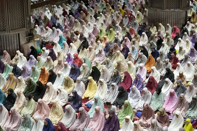 Indonesian Muslims attend an evening prayer called “tarawih” marking the first eve of the holy fasting month of Ramadan, at Istiqlal Mosque in Jakarta, Indonesia, Monday, March 11, 2024. (Photo by Dita Alangkara/AP Photo)