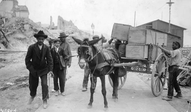 A donkey cart carrying coffins containg the dead from the earthquake at Messina, 9th April 1909. (Photo by Hulton Archive/Getty Images)