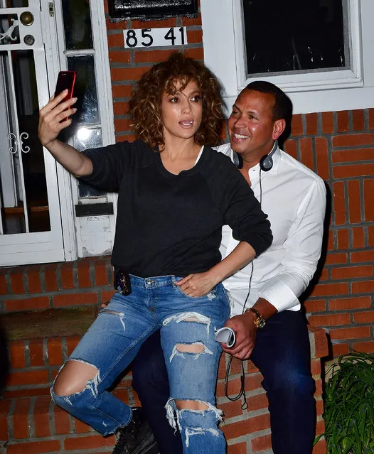 Jennifer Lopez and Alex Rodriguez seen on location for “Shades of Blue” in Queens on August 23, 2017 in New York City.  (Photo by James Devaney/GC Images)