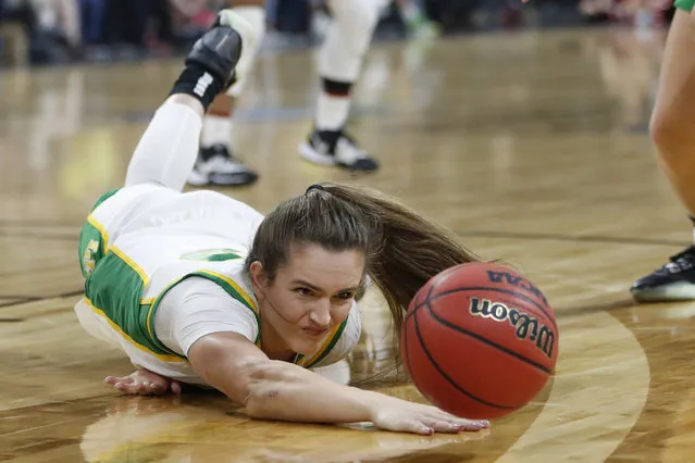 Oregon's Taylor Chavez (3) dives for the ball against Stanford during the first half of an NCAA college basketball game in the final of the Pac-12 women's tournament Sunday, March 8, 2020, in Las Vegas. (Photo by John Locher/AP Photo)