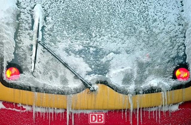 The back window of an S-Bahn commuter train run by German railway giant Deutsche Bahn is covered with snow and icicles at a station early on December 2, 2010 in Berlin, as the German capital is covered with a white blanket of snow. (Photo by Johannes Eisele/AFP Photo)