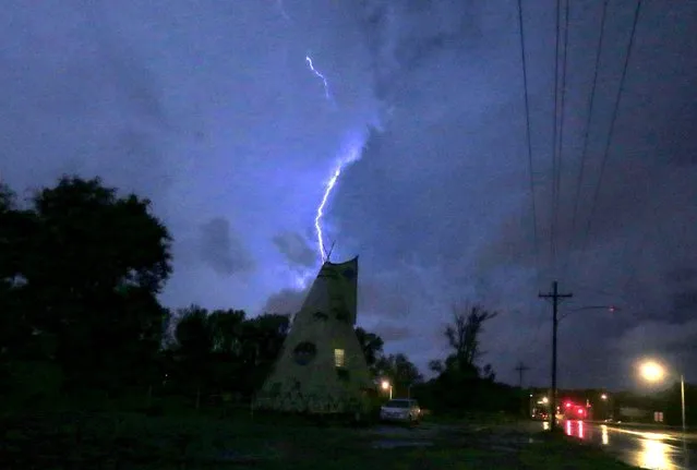 Lightning strikes behind Tee Pee Junction near Lawrence, Kan., Wednesday, October 5, 2016. (Photo by AP Photo)