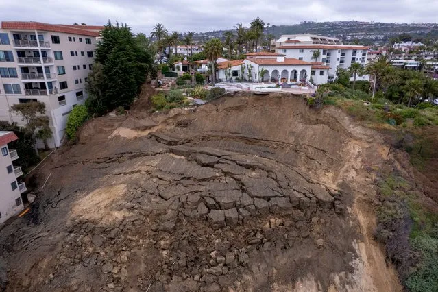 A landslide under the historic Casa Romantica in San Clemente suspends rail service in the area as officials asses the situation in San Clemente, California, U.S., June 5, 2023. (Photo by Mike Blake/Reuters)