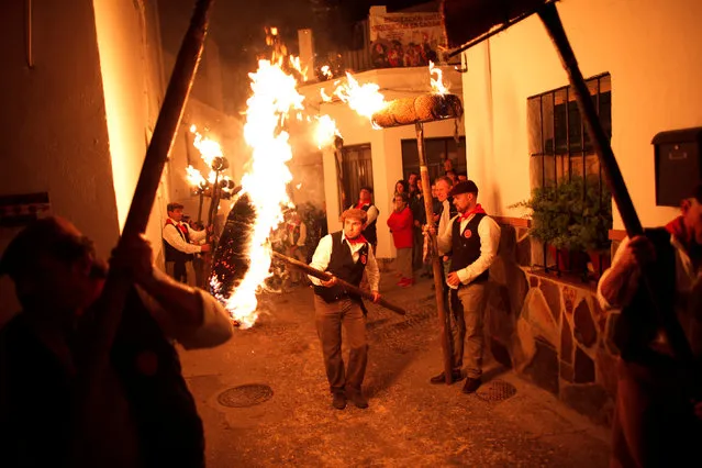 Villagers hold torches during the Divina Pastora procession, as part of a festival to honour the Virgin of Los Rondeles, in the southern Spanish village of Casarabonela, near Malaga, late December 12, 2016. (Photo by Jon Nazca/Reuters)