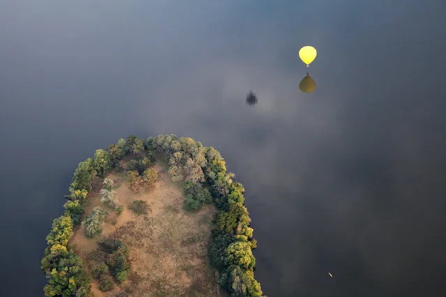 The 30th Canberra Balloon Spectacular in  in Canberra, Australia was one of the biggest such festivals in the world, with balloons filling the sky. But it was this lone craft hovering serenely above the water that caught the eye. (Photo by Jonny Weeks/The Guardian)
