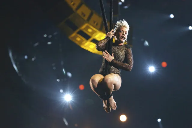 Pink performs “Try” at the 56th annual Grammy Awards in Los Angeles, California January 26, 2014. (Photo by Mario Anzuoni/Reuters)