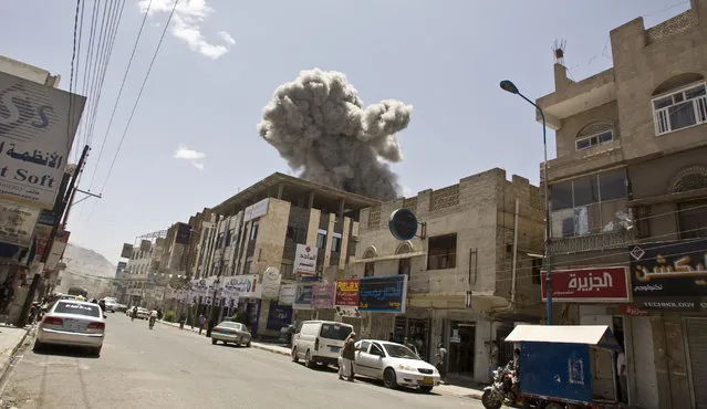 Smoke rises from a house of former Yemeni President Ali Abdullah Saleh after a Saudi-led airstrike in Sanaa, Yemen, Sunday, May 10, 2015. (Photo by Hani Mohammed/AP Photo)