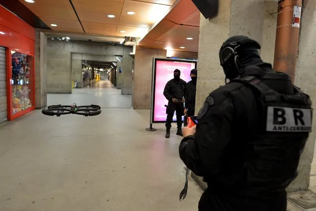 A member of the Research and Intervention Brigades (BRI) manipulates a drone prior to a training exercise in the event of a terrorist attack, in presence of the French Interior Minister Bernard Cazeneuve with members of the National Gendarmerie Intervention Group (GIGN) and Recherche Assistance Intervention Dissuasion (RAID) at la Gare Montparnasse, center in Paris on April 20, 2016. (Photo by Miguel Medina/Reuters)