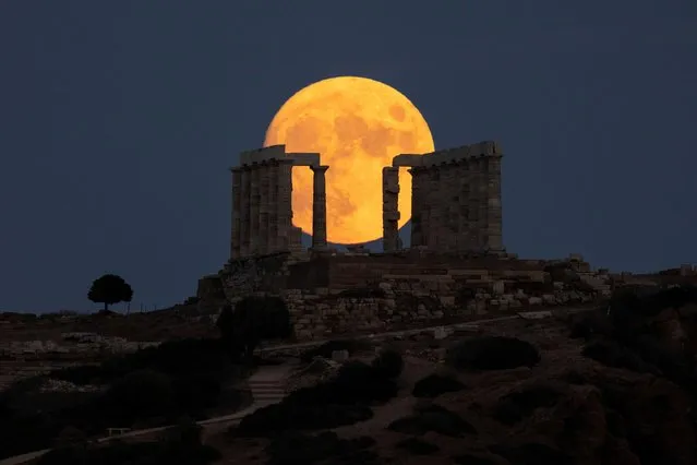 An almost full moon rises over the Temple of Poseidon in Cape Sounion, near Athens, Greece, August 21, 2021. (Photo by Alkis Konstantinidis/Reuters)