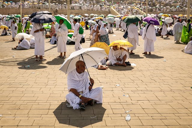 Muslim pilgrims use umbrellas to shade themselves from the sun as they arrive at the base of Mount Arafat, also known as Jabal al-Rahma or Mount of Mercy, during the annual hajj pilgrimage on June 15, 2024. Friends and family searched for missing hajj pilgrims on June 19 as the death toll at the annual rituals, which were carried out in scorching heat, surged past 900. (Photo by Fadel Senna/AFP Photo)