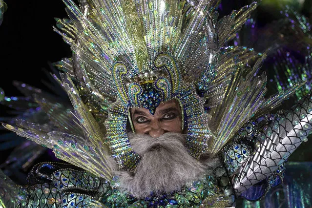 A performer from the Vila Isabel samba school parades during Carnival celebrations at the Sambadrome in Rio de Janeiro, Brazil, Sunday, April 24, 2022. (Photo by Bruna Prado/AP Photo)