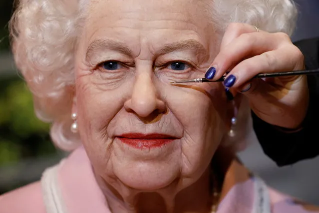 Artist Emma Meehan applies final touches on a new waxwork of the Queen, in Blackpool, Britain, October 14, 2021. (Photo by Phil Noble/Reuters)