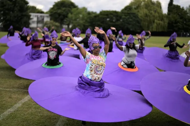 Members of the Mahogany carnival group take part in a rehearsal for their upcoming performance at the Platinum Jubilee Pageant, at Queens Park Community School, in north London, Saturday, May 28, 2022. (Photo by Matt Dunham/AP Photo)