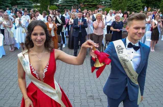 Students of Minsk's high school No 33 during a graduation ceremony. Celebrations of high school graduation were canceled amid the COVID-19 pandemic in Minsk, Belarus on June 10, 2020. (Photo by Natalia Fedosenko/TASS)