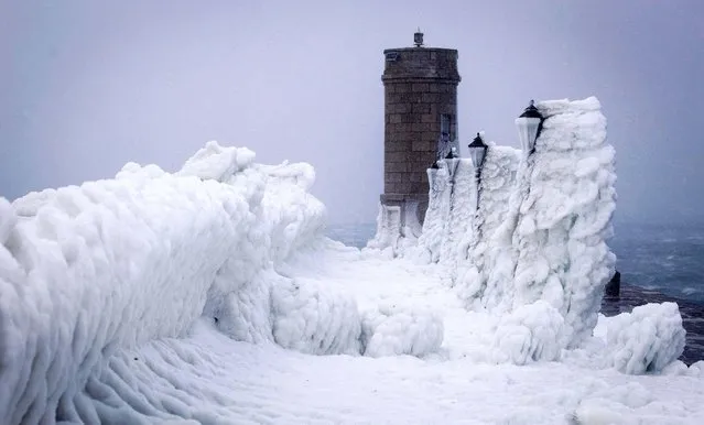 Lamp posts are covered in ice in the Adriatic coastal town of Senj, Croatia on February 7, 2011. (Photo by Darko Bandic/Associated Press)