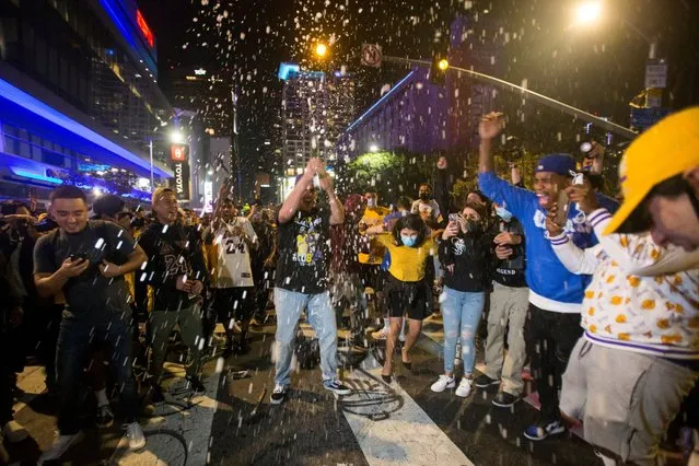 Los Angeles Lakers fans celebrate their team winning the 2020 NBA Championship against the Miami Heat, during the outbreak of Coronavirus disease (COVID-19) in Los Angeles, California, U.S., October 11, 2020. (Photo by Ringo Chiu/Reuters)