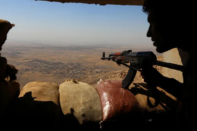 Iraqi Kurdish Peshmerga fighters hold a position on the top of Mount Zardak, about 25 kilometres east of Mosul, on October 6, 2016. Mosul, Iraq's second city, was seized by the Islamic State (IS) group in 2014 after multiple Iraqi divisions collapsed in the face of a jihadist assault. But Baghdad is now planning, with help from a US-led coalition, a major operation to retake the city, which had a population of two million before the IS invasion. (Photo by Safin Hamed/AFP Photo)