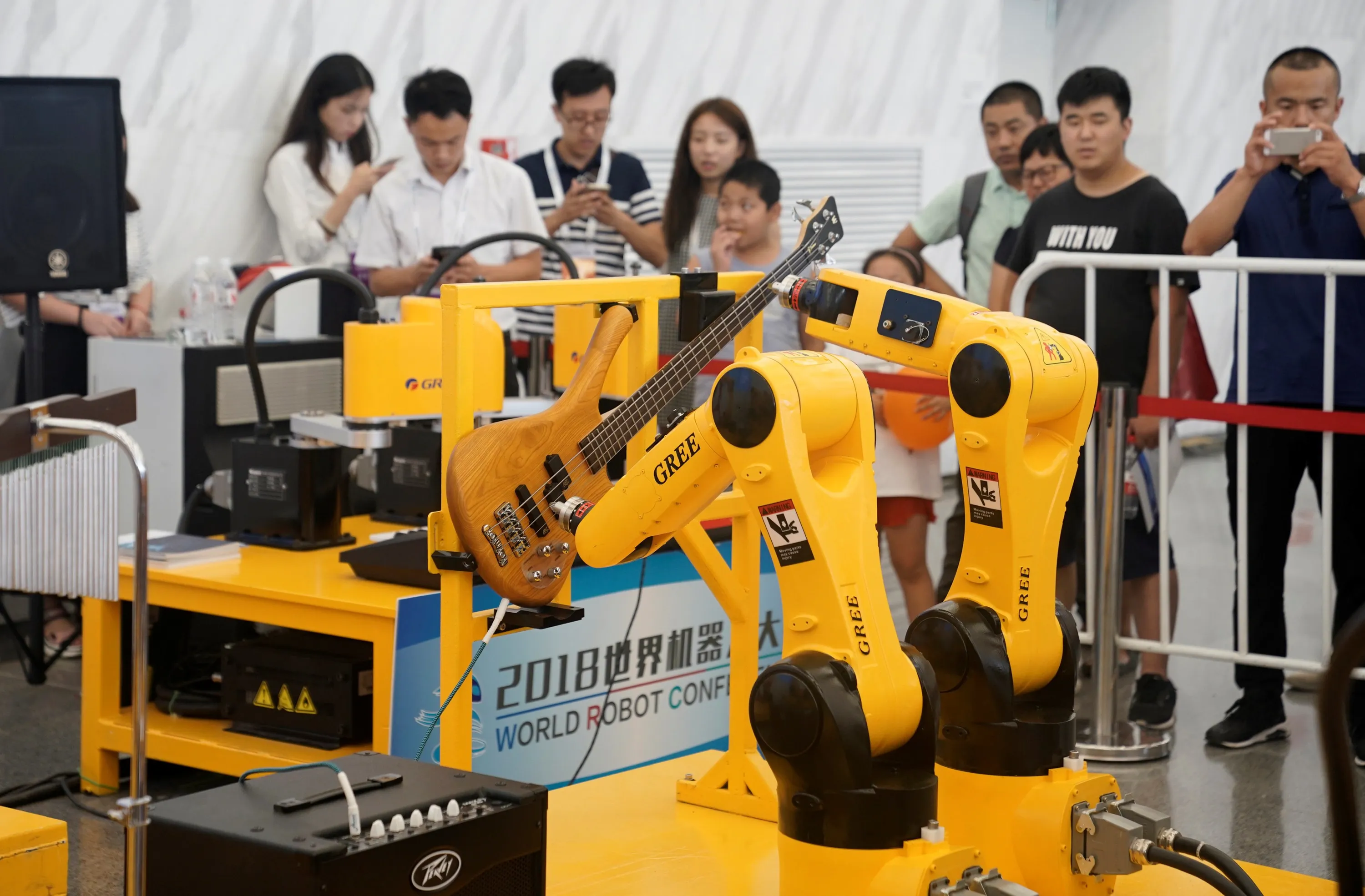 Конференции робототехника. Китайские роботы. Роботы в Китае. Китайская робототехника. Линейка китайских роботов.