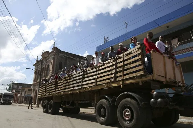 People are transported to greet the caravan carrying the ashes of Fidel Castro in Colon, Cuba, November 30, 2016. (Photo by Carlos Garcia Rawlins/Reuters)