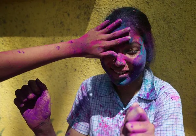 Disabled children cover each other in coloured powder during Holi celebrations in Mumbai, India March 19, 2019. (Photo by Francis Mascarenhas/Reuters)