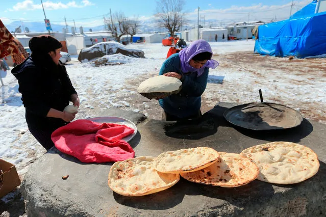 Displaced people who fled from Islamic State militants make bread at a camp in Duhok, Iraq, February 1, 2017. (Photo by Ari Jalal/Reuters)