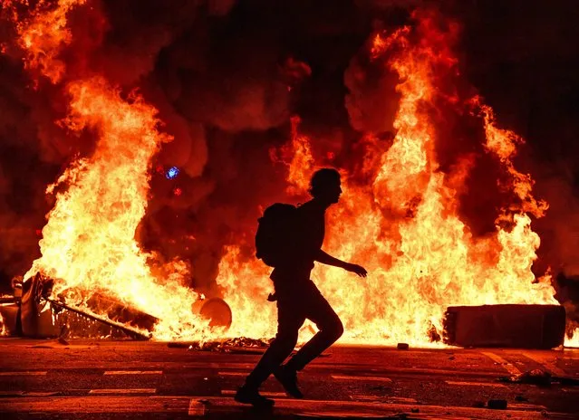Fires burn following an evening of rioting as a general strike is called after a week of protests over the jail sentences given to separatist politicians by Spain’s Supreme Court, on October 18, 2019 in Barcelona, Spain. Nine Catalan pro-independence leaders were sentenced earlier this week to varying jail terms for sedition, in relation to the 2017 independence referendum. (Photo by Jeff J. Mitchell/Getty Images)