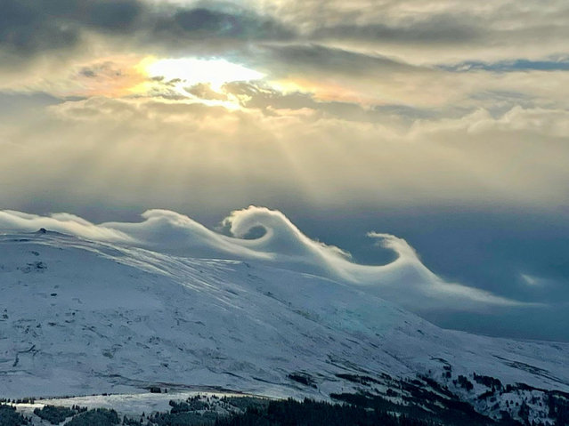 The extremely rare Kelvin-Helmholtz cloud formation lurking in the skies over Northumberland in North East England on December 5, 2023. The distinctive formation gets its name from scientists Lord Kelvin and Hermann von Helmholtz who studied the physics behind the rare cloud. (Photo by Ian Davison/South West News Service)