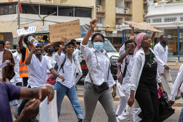 Members of the medical community in Mozambique march to the monument of Eduardo Mondlane, a Mozambican revolutionary and anthropologist, and founder of the Mozambican Liberation Front in Maputo on November 5, 2024, to protest against human rights violations and the lack of democracy in the country due to the results of the 2024 presidential elections. (Photo by Alfredo Zuniga/AFP Photo)