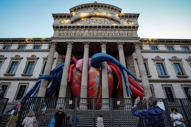 Yesterday, September 30, 2023, for international heart day, a huge heart sculpture appeared in Barcelona University's Faculty of Medicine. It is an art piece by the Catalan artist Jaume Plensa, who made the piece to raise awareness about heart-related diseases and the importante of research for treating them. (Photo by Ahmed Adnan/Quds Net News via ZUMA Press Wire/Rex Features/Shutterstock)