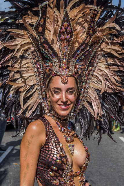 Dancers relax as they prepare for the parade at Notting Hill Carnival on August 28, 2017 in London, England. (Photo by Guy Bell/Rex Features/Shutterstock)