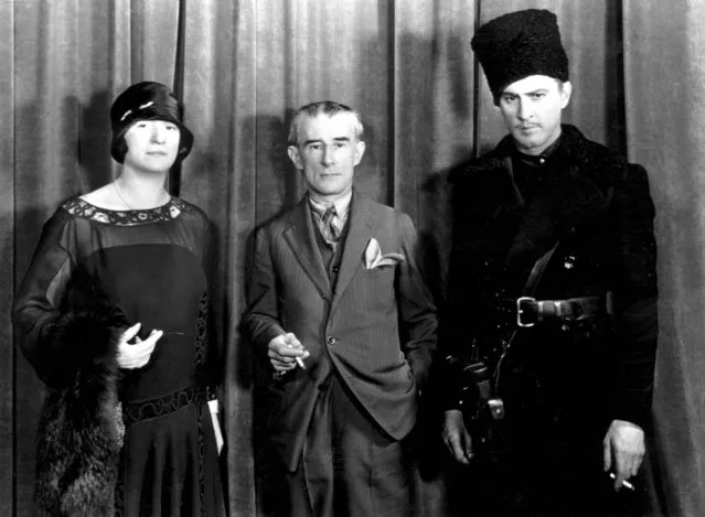 French composer Maurice Ravel (1875 - 1937), centre, and soprano singer Lisa Roma, who are touring the United States with concerts of Ravel's compositions, circa 1928. They are guests of John Barrymore at the United Artists studios in Hollywood. (Photo by Hulton Archive/Getty Images)